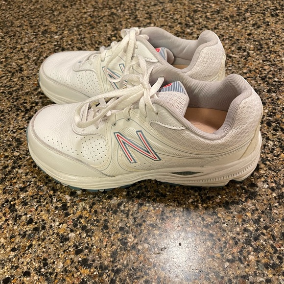 New Balance White leather sneakers.  Size 8.5. - Picture 3 of 5